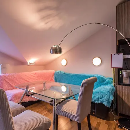 Coworking And Living Near City Center, Ski-lift, Tennis Courts And Spa. Lejlighed