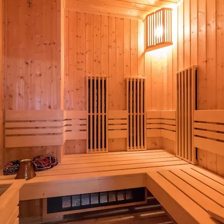 Coworking And Living Near City Center, Ski-lift, Tennis Courts And Spa. *