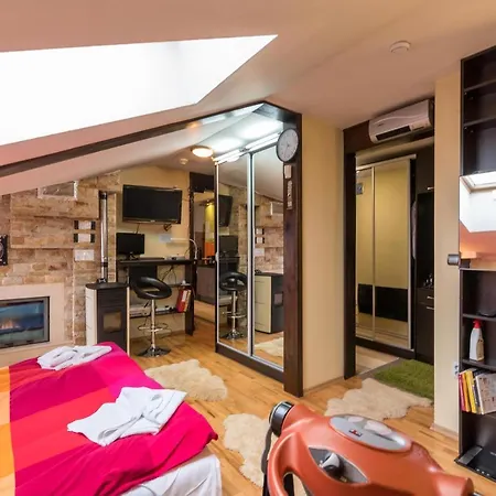 Coworking And Living Near City Center, Ski-lift, Tennis Courts And Spa.
